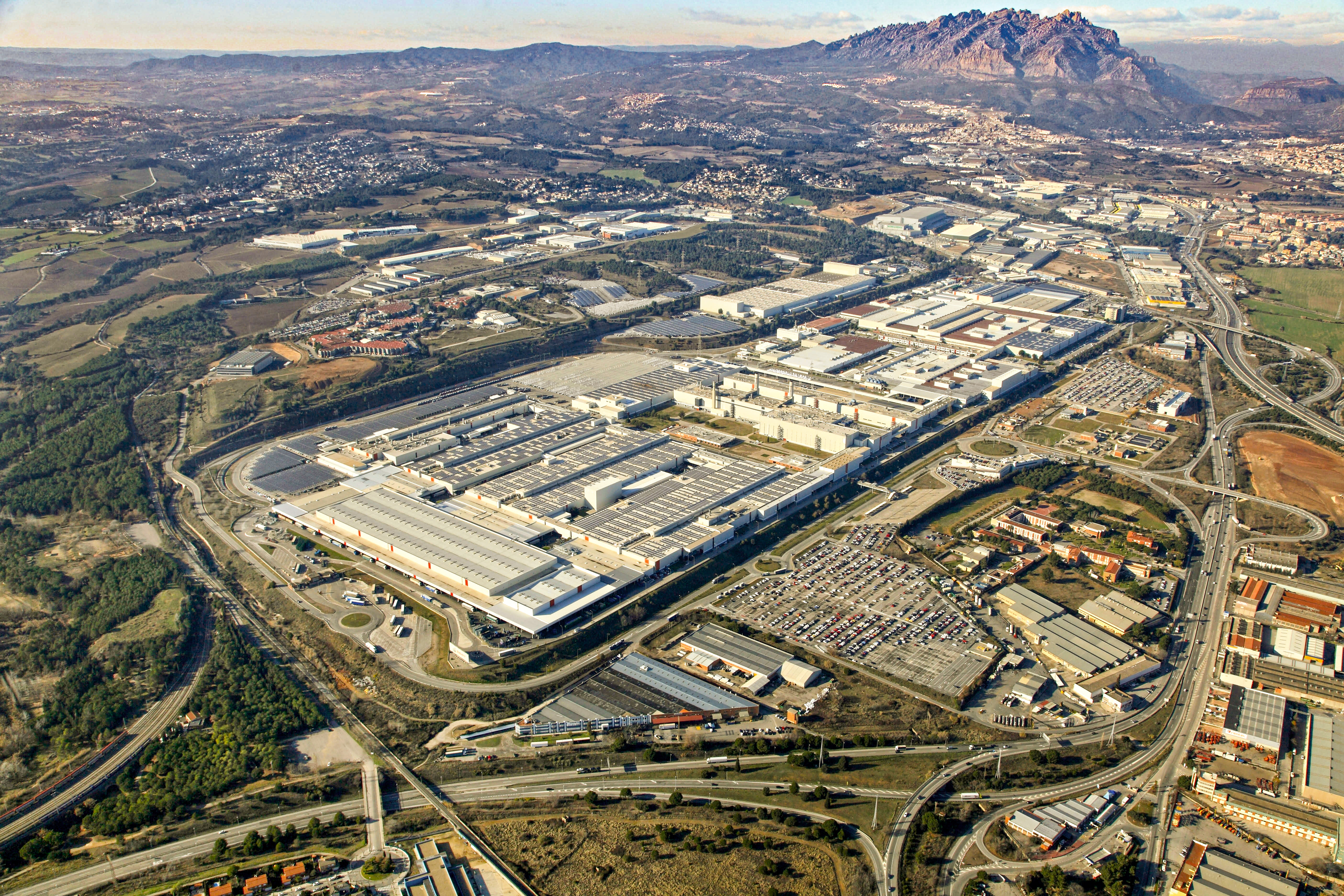 SEAT S.A. kicks off electrification journey as it celebrates 30th anniversary of Martorell site 