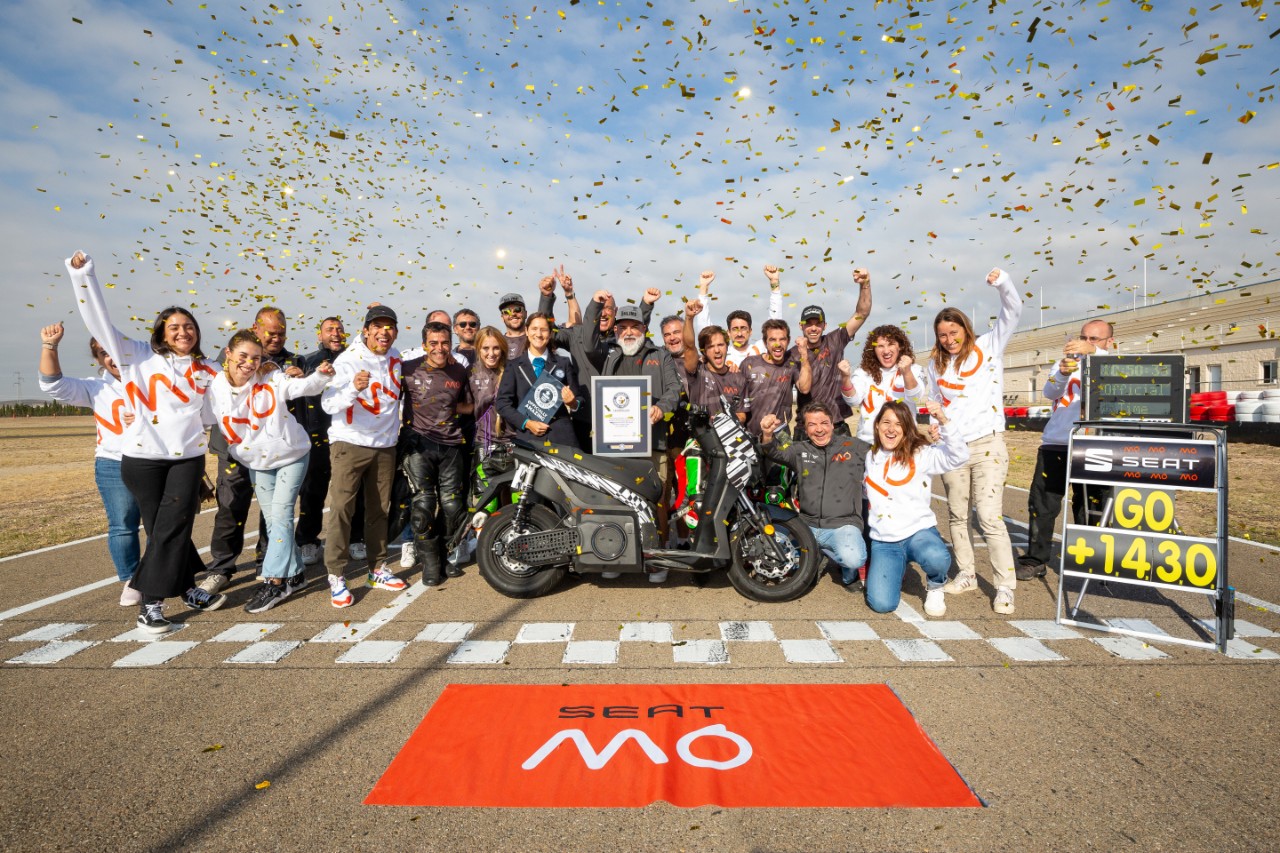 The new SEAT MÓ 125 Performance achieves two Guinness World Records™ titles after covering more than 2,500 km in 48 consecutive hours